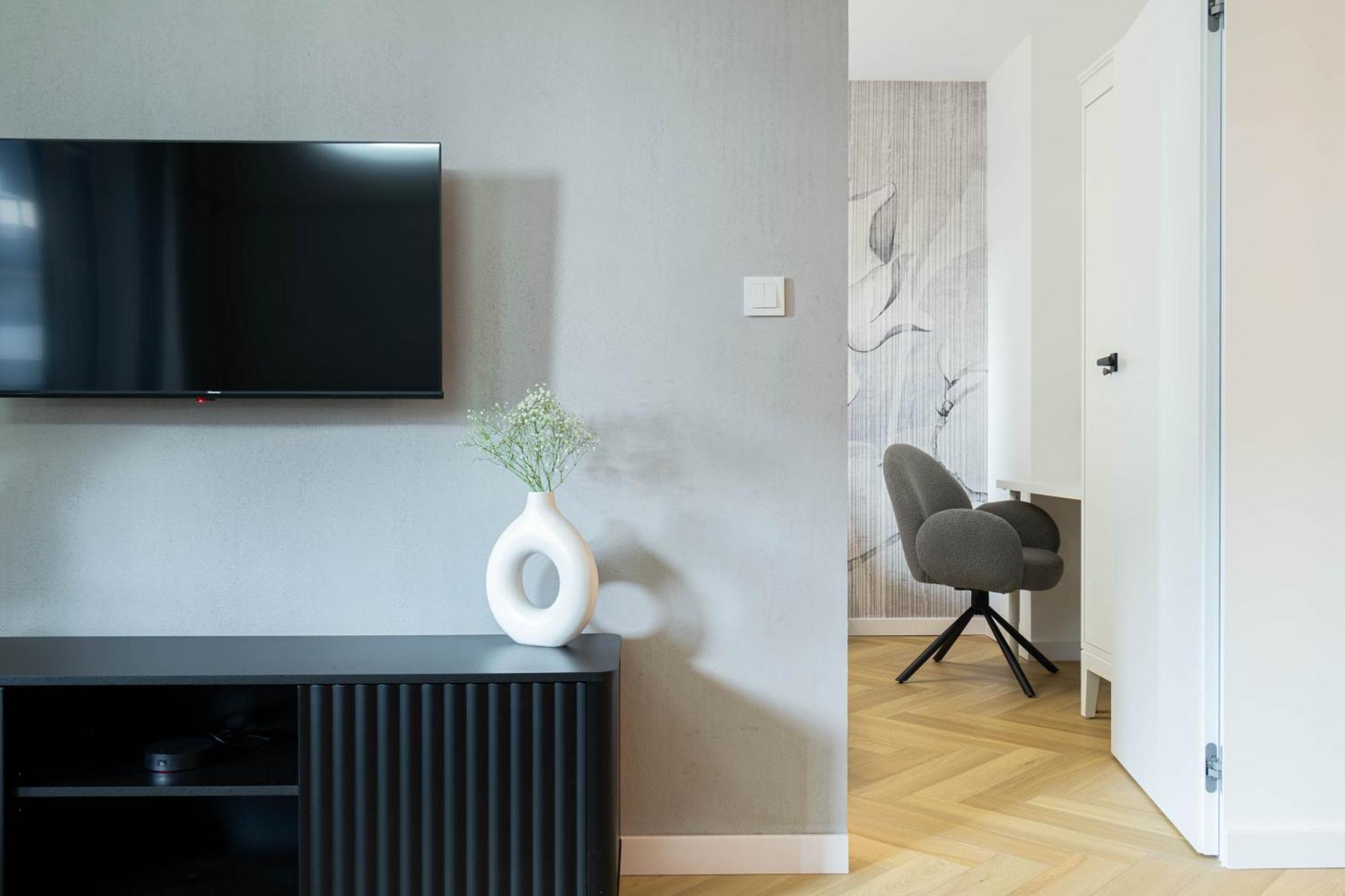 Ceglana - Free Parking - Self Check-in Apartment